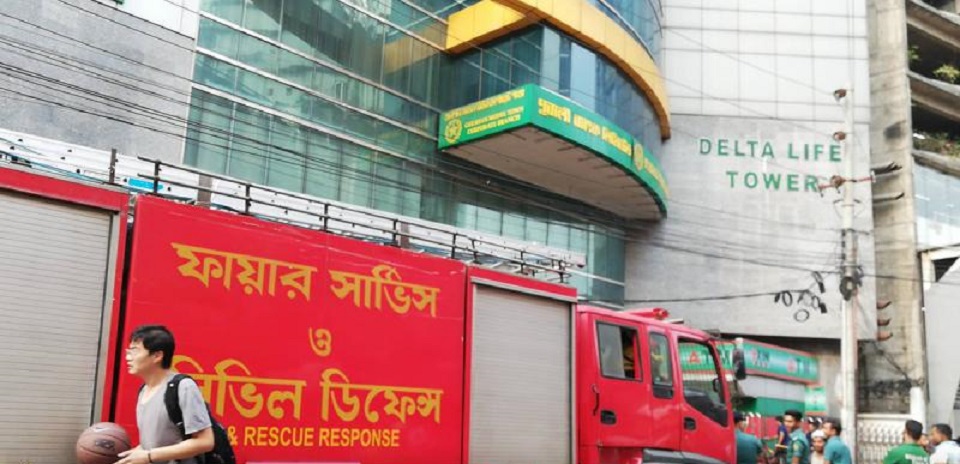 এবার গুলশানে ডেল্টা লাইফ ভবনে আগুন, প্রাথমিক চেষ্টায় নিয়ন্ত্রণে