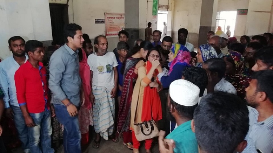 বরিশাল ও মাগুরায় পৃথক সড়ক দুর্ঘটনায় শিক্ষার্থীসহ নিহত ৭