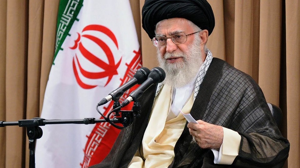 মার্কিন নিষেধাজ্ঞা উপেক্ষা করে তেলের উৎপাদন বাড়াবে ইরান