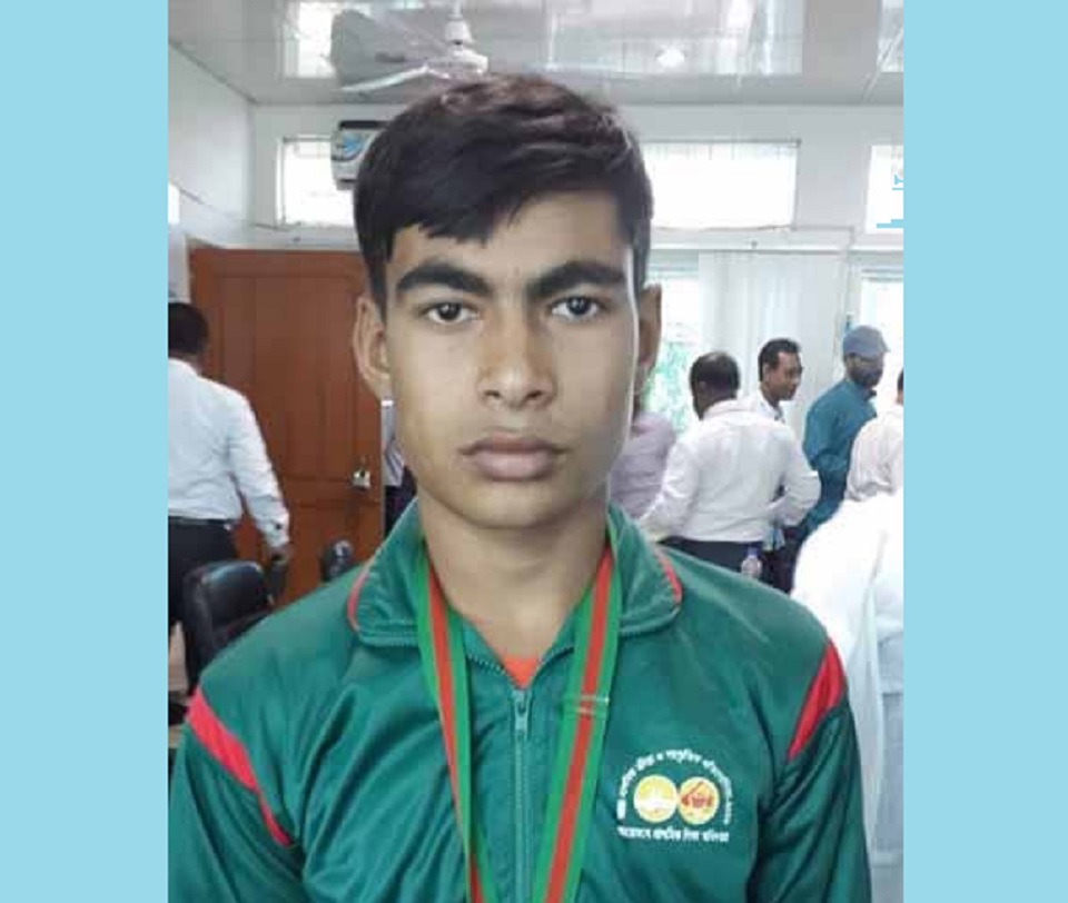 ছাত্রকে দেয়া প্রধানমন্ত্রীর পুরস্কারের টাকা আত্মসাৎ করলেন প্রধান শিক্ষক!