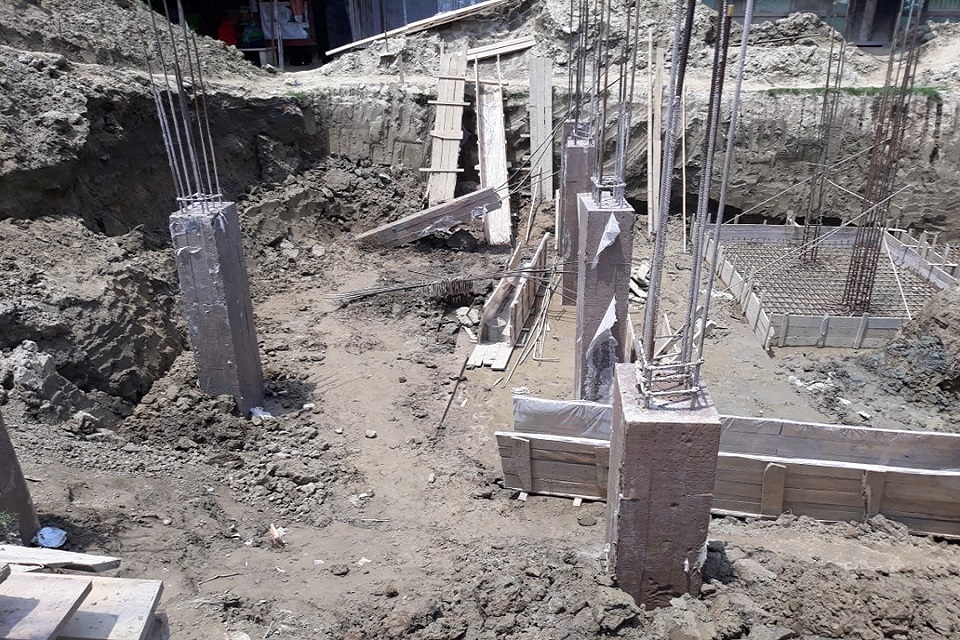 শরীয়তপুরে নির্মাণাধীন মাদ্রাসা ভবনের কলাম ধ্বস