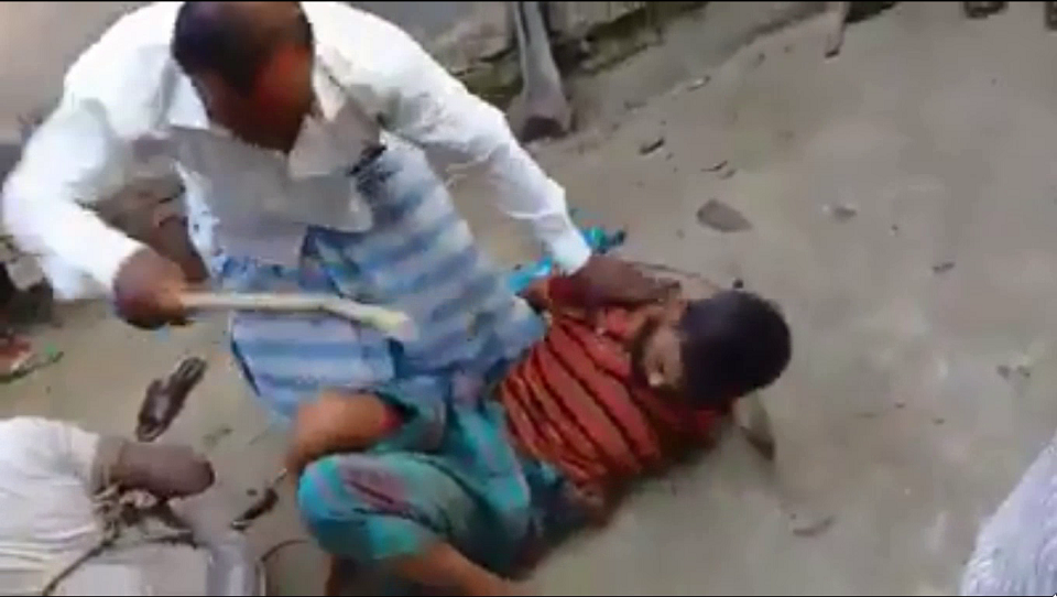 গরুচোরকে বেধড়ক মারধরের ভিডিও ভাইরাল