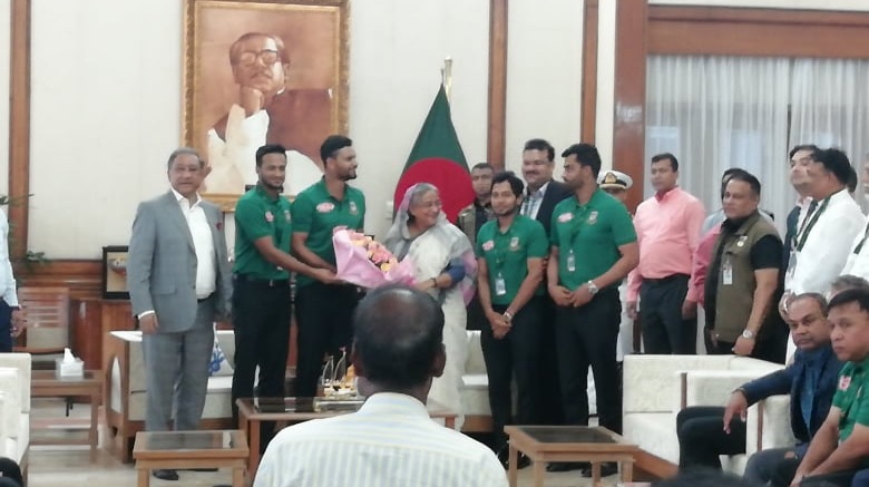 খেলার শেষ দিকে তাড়াহুড়ো না করার পরামর্শ প্রধানমন্ত্রীর