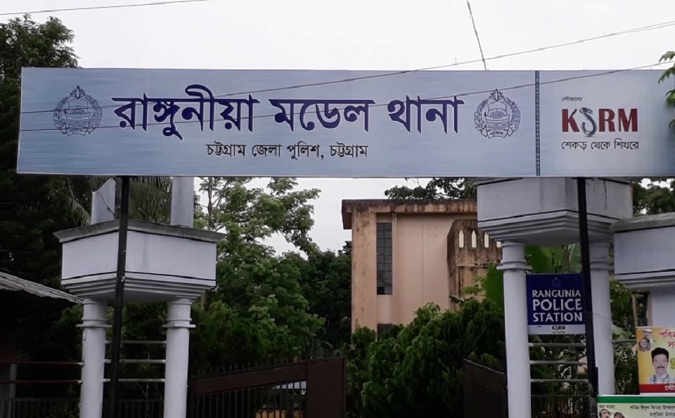 চান্দের গাড়ি নিয়ন্ত্রণ হারিয়ে ফুটপাতে, নিহত ৪