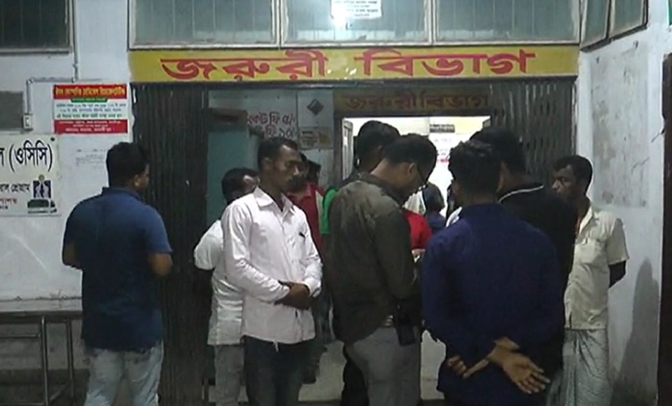 মাদারীপুরে মোটরসাইকেল নিয়ন্ত্রণ হারিয়ে দুই তরুণ নিহত