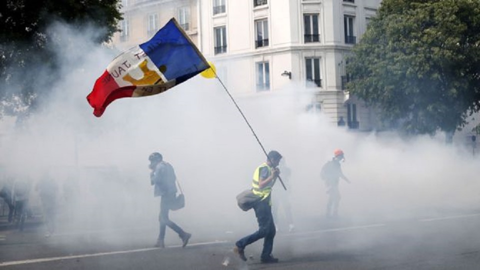 ফ্রান্সে মে দিবসের সমাবেশে পুলিশের সাথে ব্যাপক সংঘর্ষ: আটক ৮৮