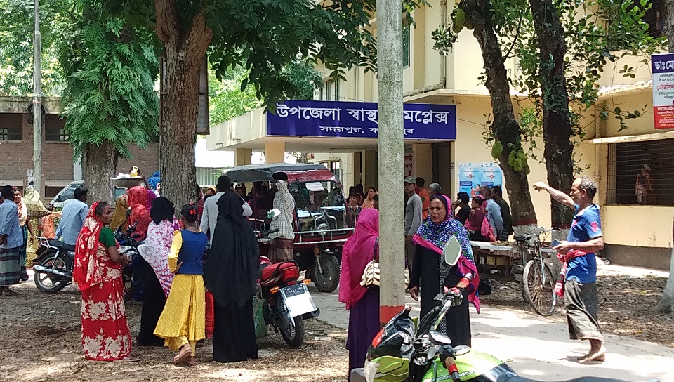 ফরিদপুরে সেফটিক ট্যাংক পরিস্কার করতে নেমে স্বামী-স্ত্রীর মৃত্যু