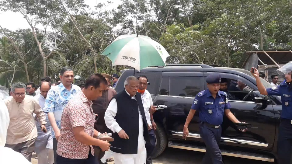 বরগুনায় ফণির আঘাতে ক্ষতিগ্রস্ত এলাকা পরিদর্শনে আওয়ামী লীগ প্রতিনিধিদল