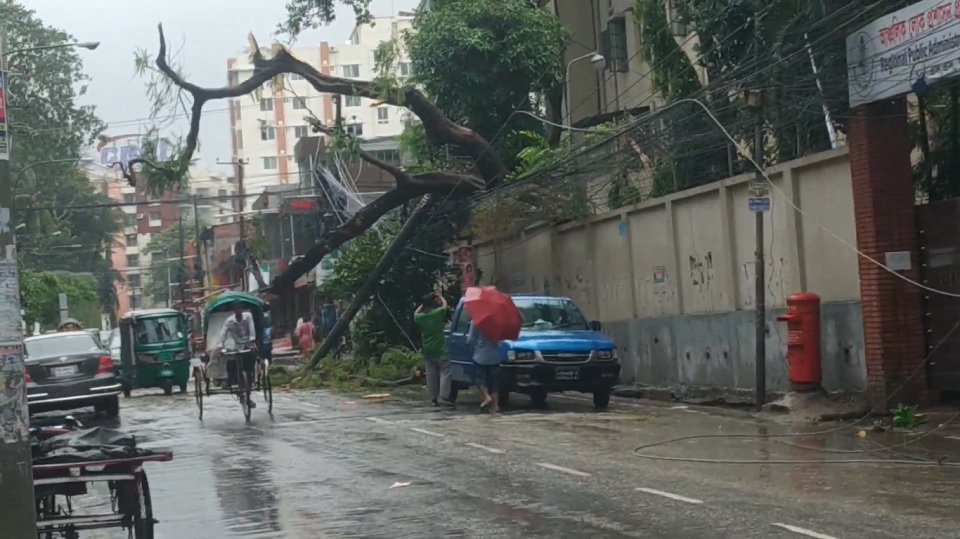 ফণি এখন গভীর নিম্ন চাপ; ‘কেটে গেছে বিপদ’