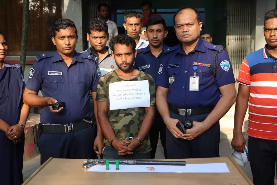 নোয়াখালীর বেগমগঞ্জে অস্ত্র-গুলি ও ইয়াবাসহ আটক-১