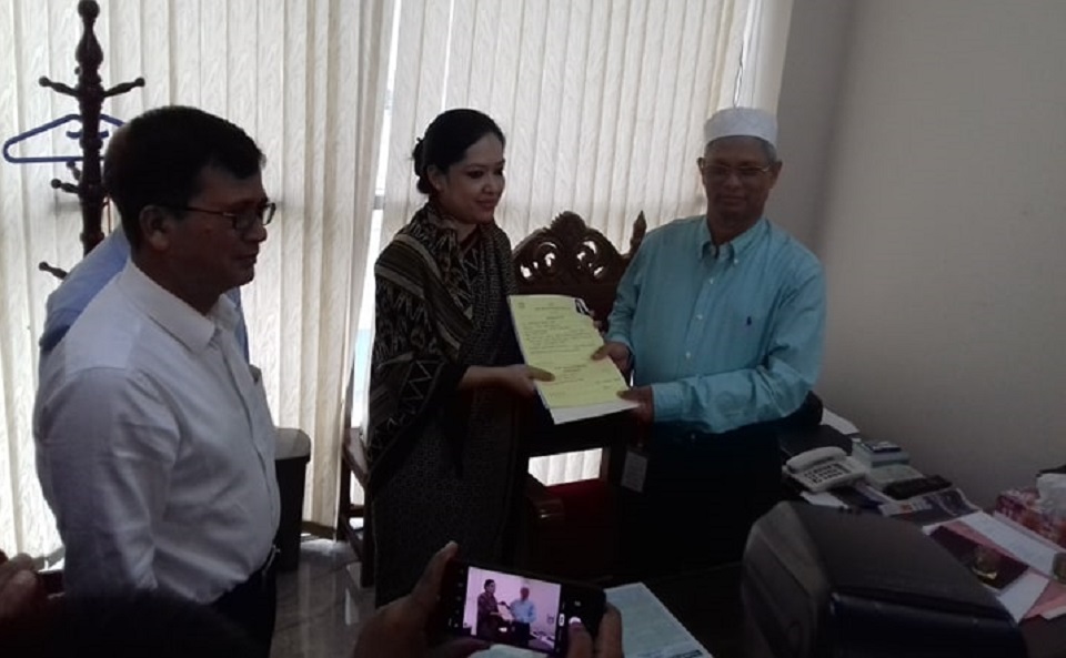 মনোনয়ন পত্র জমা দিয়েছেন রুমিন ফারহানা