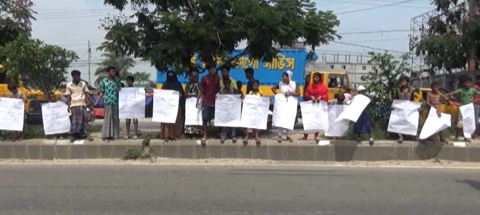 স্কুলছাত্রী ধর্ষণকারীর শাস্তির দাবিতে মানববন্ধন