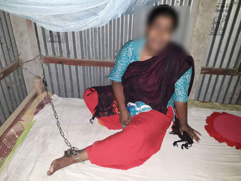 নেত্রকোণায় শিকলে বেঁধে গৃহবধূকে নির্যাতন; স্বামী-সতীনসহ আটক ৪