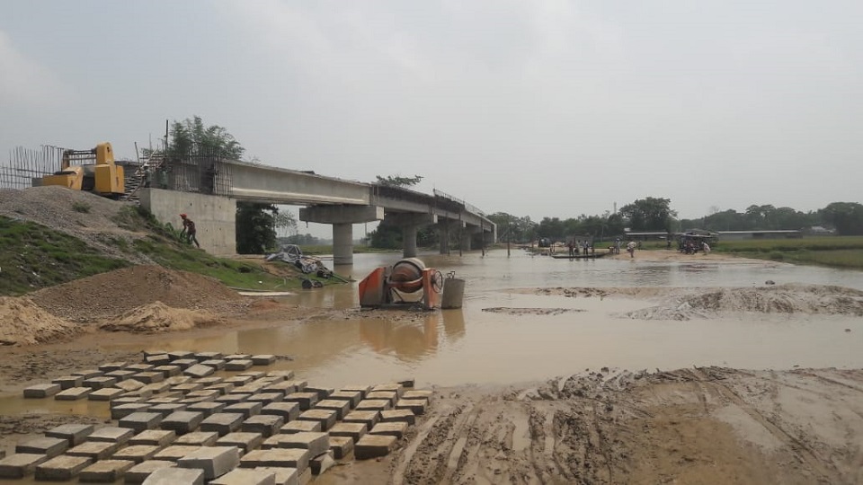 শেষই হচ্ছে না সেতুর কাজ, দুর্ভোগ চরমে