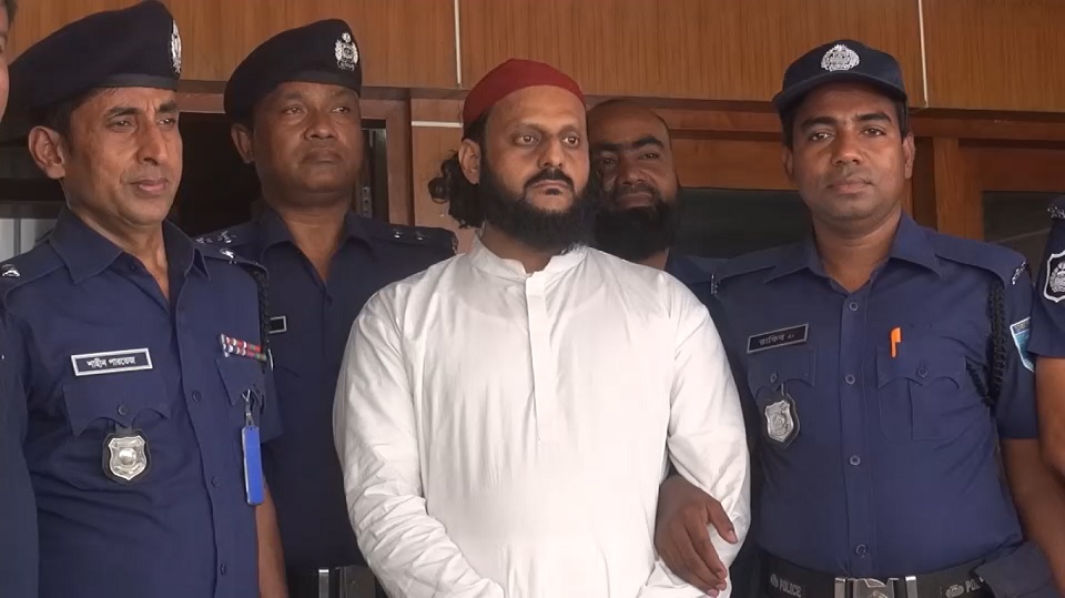 বিতর্কীত সেই জৈনপুরী পীরের ভাই গ্রেফতার