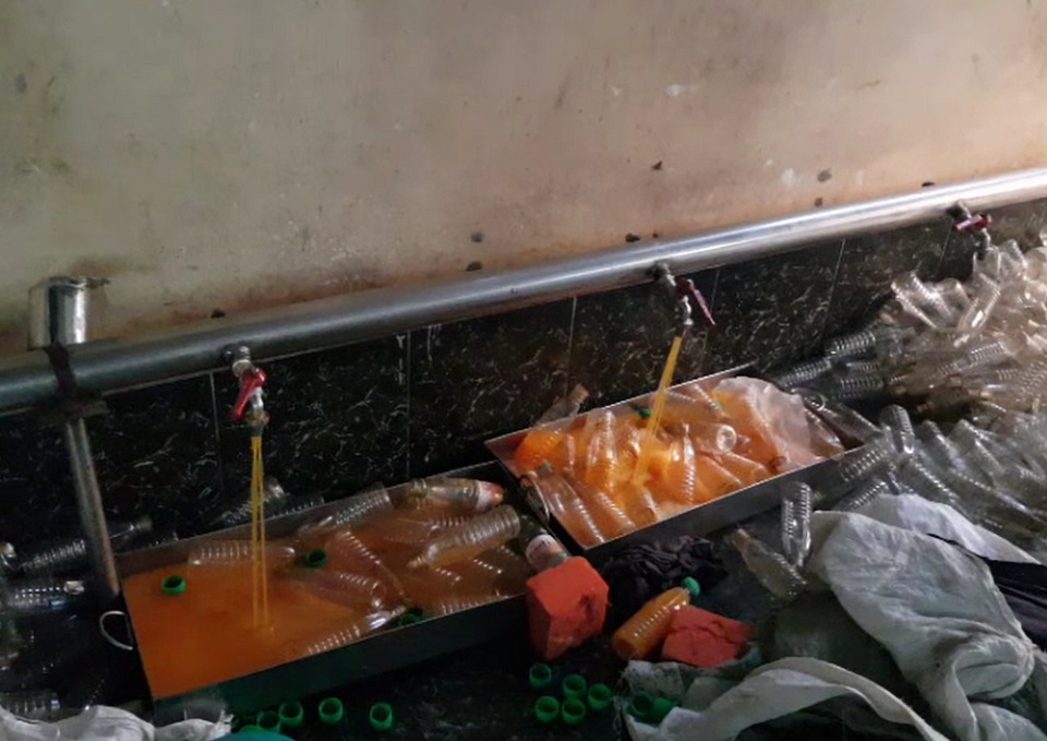 সিদ্ধিরগঞ্জে নকল জুস কারখানার সন্ধান