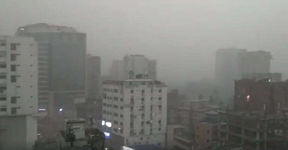 ঘূর্ণিঝড় ফণির প্রভাবে রাজধানীতে দফায় দফায় বৃষ্টি