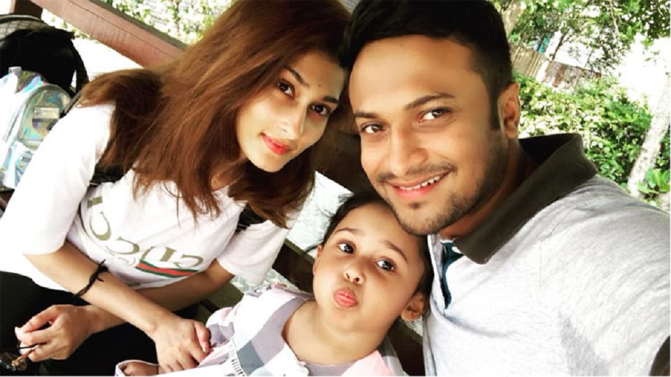 স্বপরিবারে সন্ধ্যায় আয়ারল্যান্ড যাচ্ছেন সাকিব