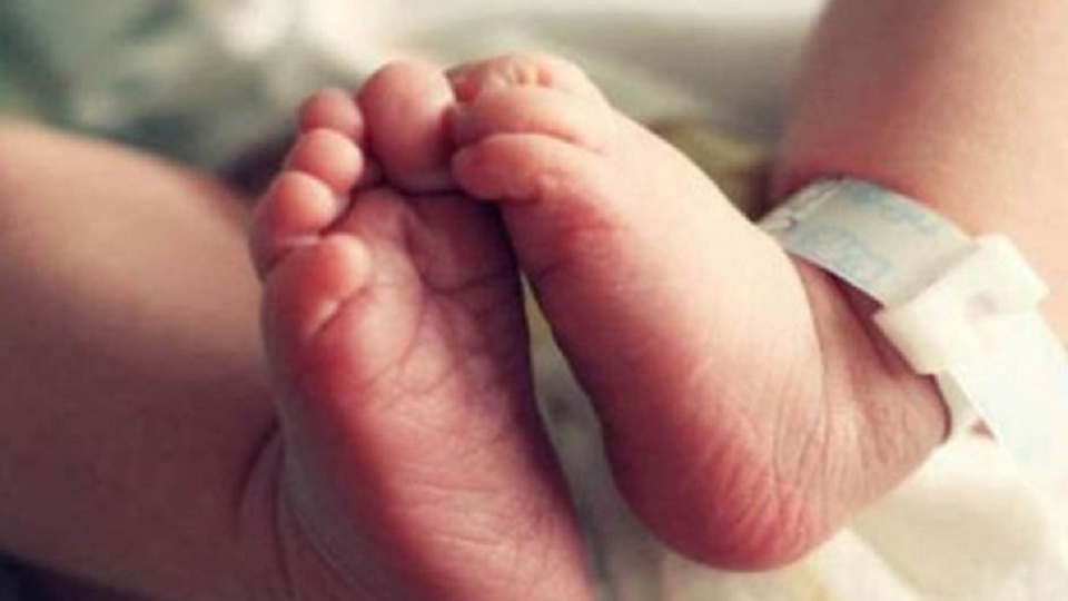 ফরিদপুরে হাসপাতালে নবজাতককে ফেলে বাবা উধাও