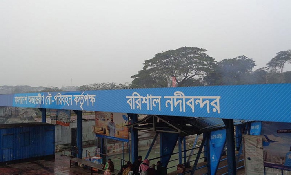 বরিশালে অভ্যন্তরীণ রুটে লঞ্চ চলাচল বন্ধ