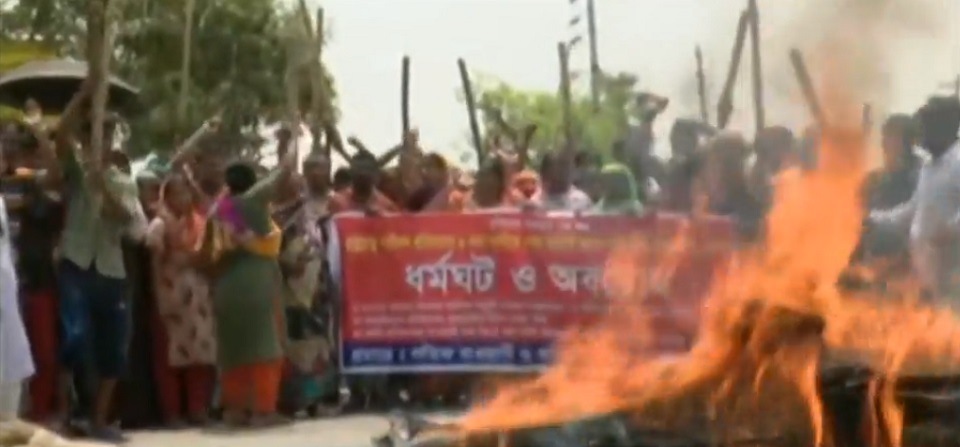 ডেমরায় পাটকল শ্রমিকদের অবরোধ, দুর্ভোগে যাত্রীরা