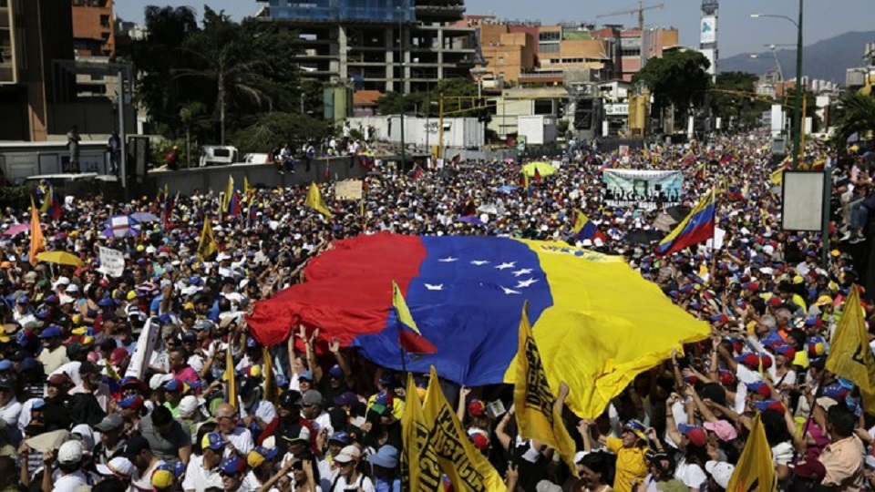 মাদুরোর পদত্যাগের দাবিতে ভেনেজুয়েলায় আবারও তীব্র আন্দোলন