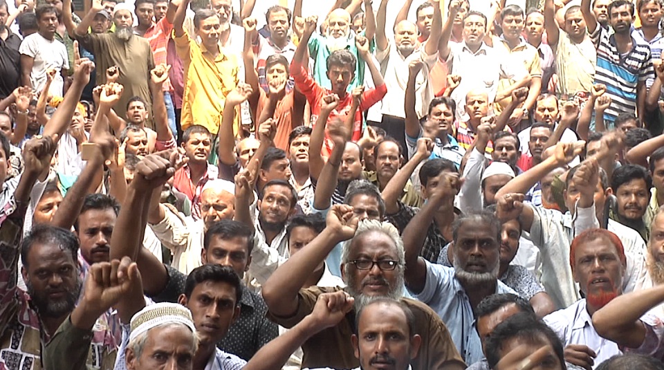 খুলনায় রাষ্ট্রায়ত্ব পাটকলের শ্রমিকদের বিক্ষোভ