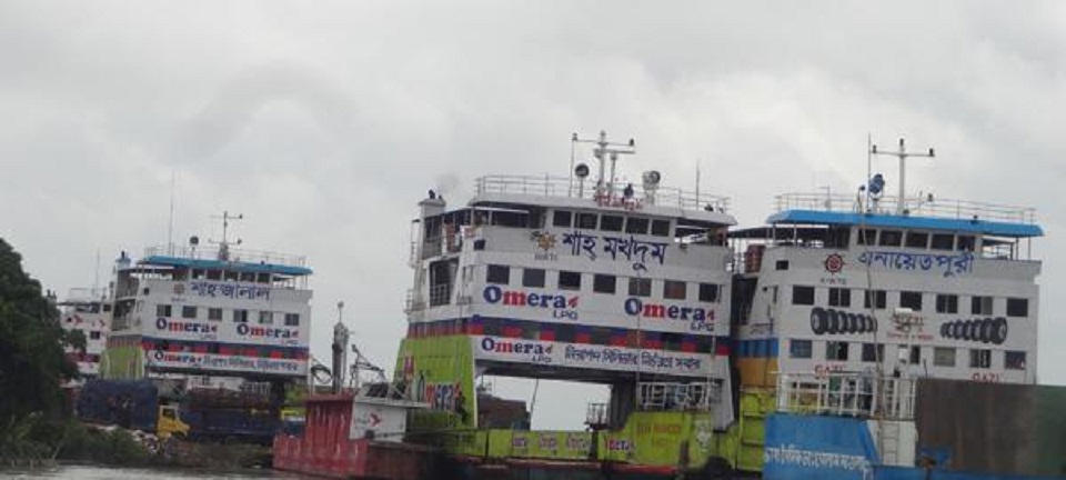 পুত্রবধূর সাথে ঝগড়া করে ফেরি থেকে পদ্মায় ঝাপ দিলেন শ্বশুর