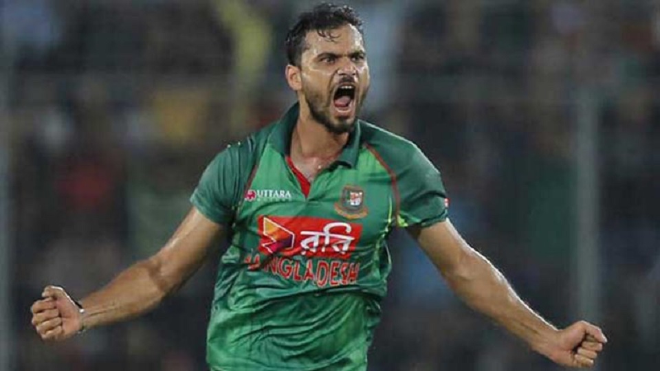 এখনই অবসরে যাচ্ছেন না মাশরাফী