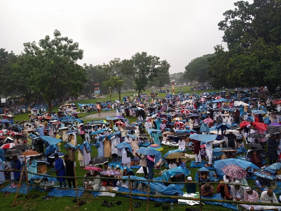 ঈদ আনন্দে বৃষ্টির বাঁধা