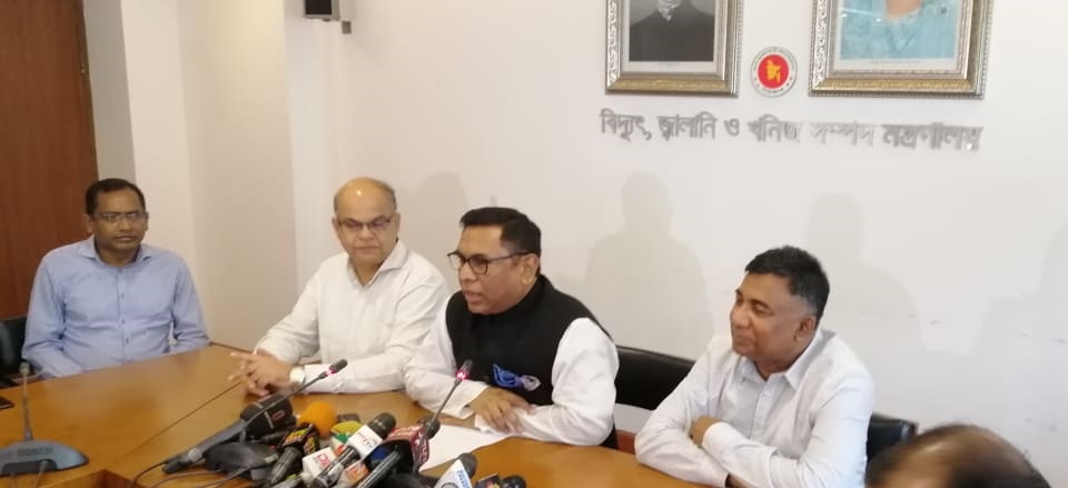 রাজধানীর প্রতিটি বাসায় গ্যাসের প্রিপেইড মিটার বসানো হবে: নসরুল হামিদ