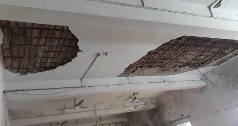 হাসপাতালের ছাদের পলেস্তারা খসে শিশুসহ আহত ১০