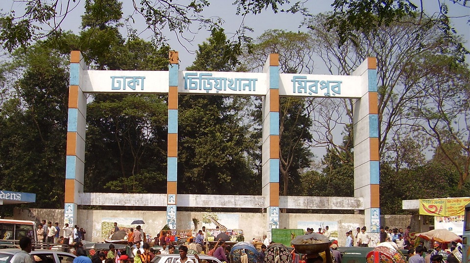 বৃষ্টিহীন দিনে বিনোদন কেন্দ্রে ভিড়