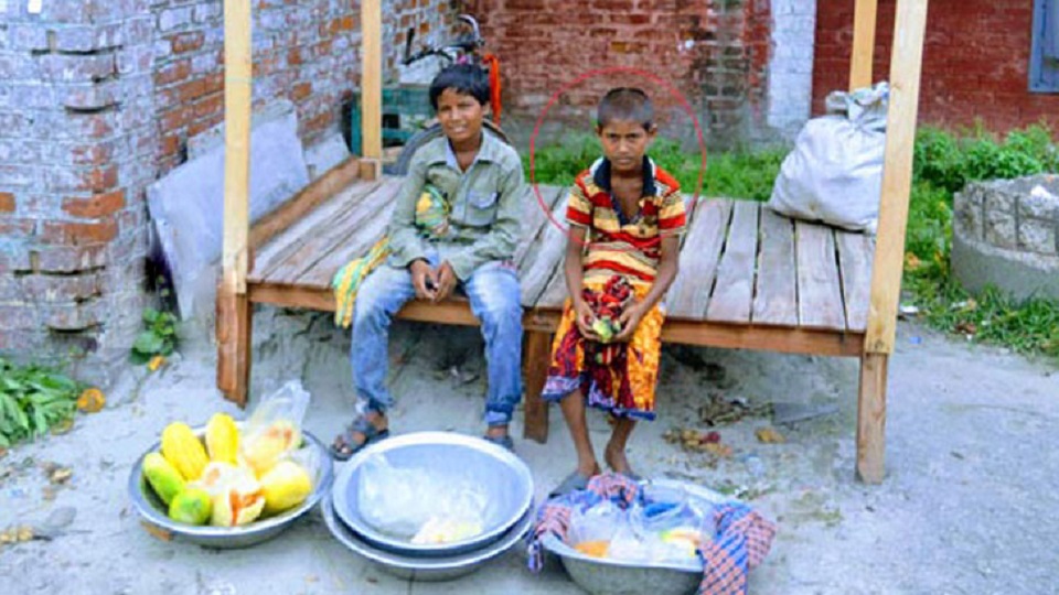 বাঙ্গি বেচে বোনের জন্য ঈদের জামা কিনতে চায় আসিফ