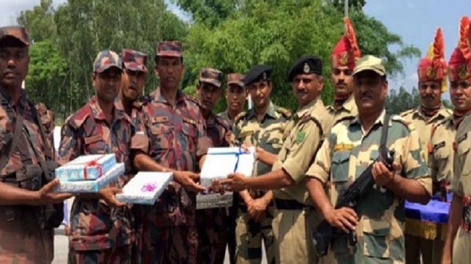 ঈদে বিজিবি-বিএসএফের মাঝে মিষ্টি বিনিময়