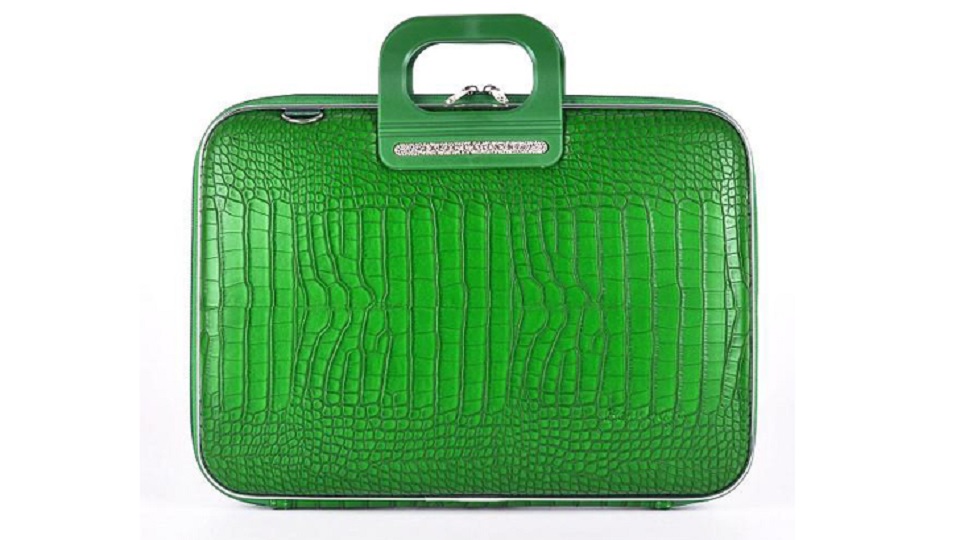 বোমা সন্দেহে ঘিরে রাখা সেই ব্রিফকেসে মিলল কসমেটিকস