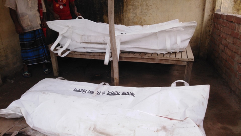 সিরাজগঞ্জে বাস নিয়ন্ত্রণ হারিয়ে খাদে, নিহত ৪