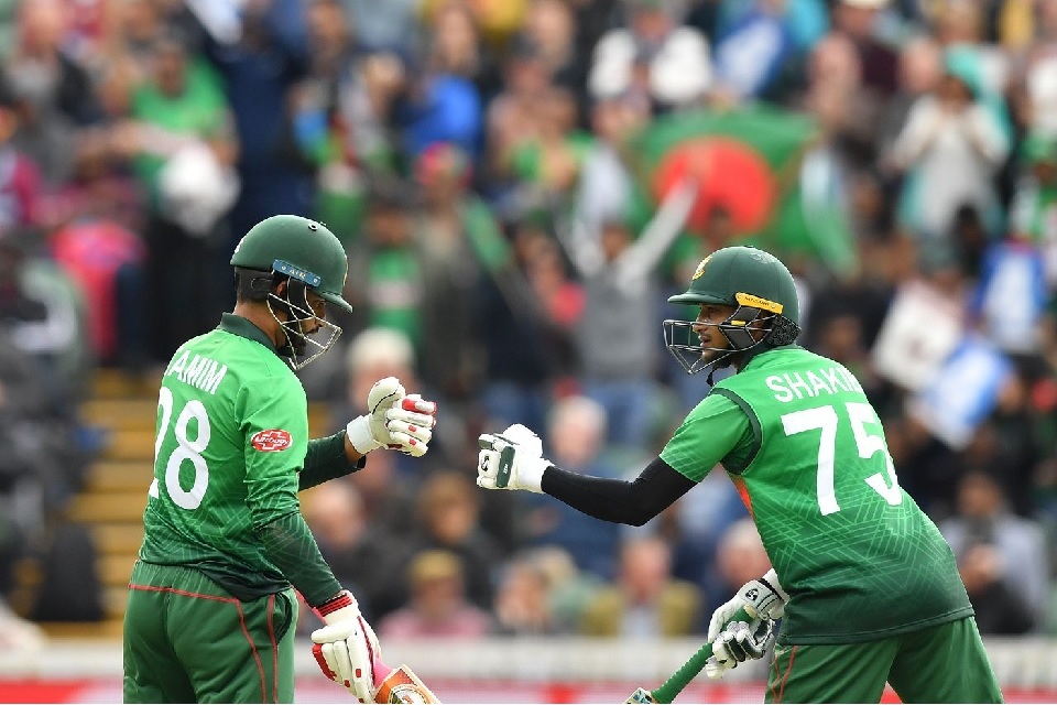 সাকিব-তামিমের জুটি ভাঙলো শেলডনের আঘাতে