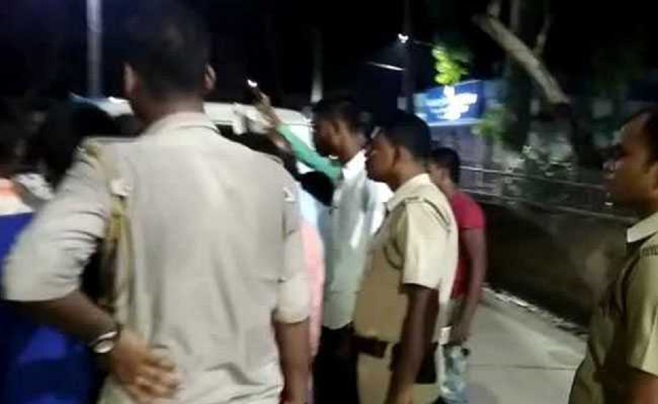 দলীয় পতাকা সরানোকে কেন্দ্র করে সংঘর্ষ, নিহত ৪