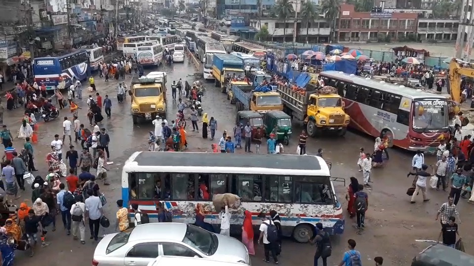 ঢাকা-ময়মনসিংহ মহাসড়কে যানবাহনের ধীরগতি