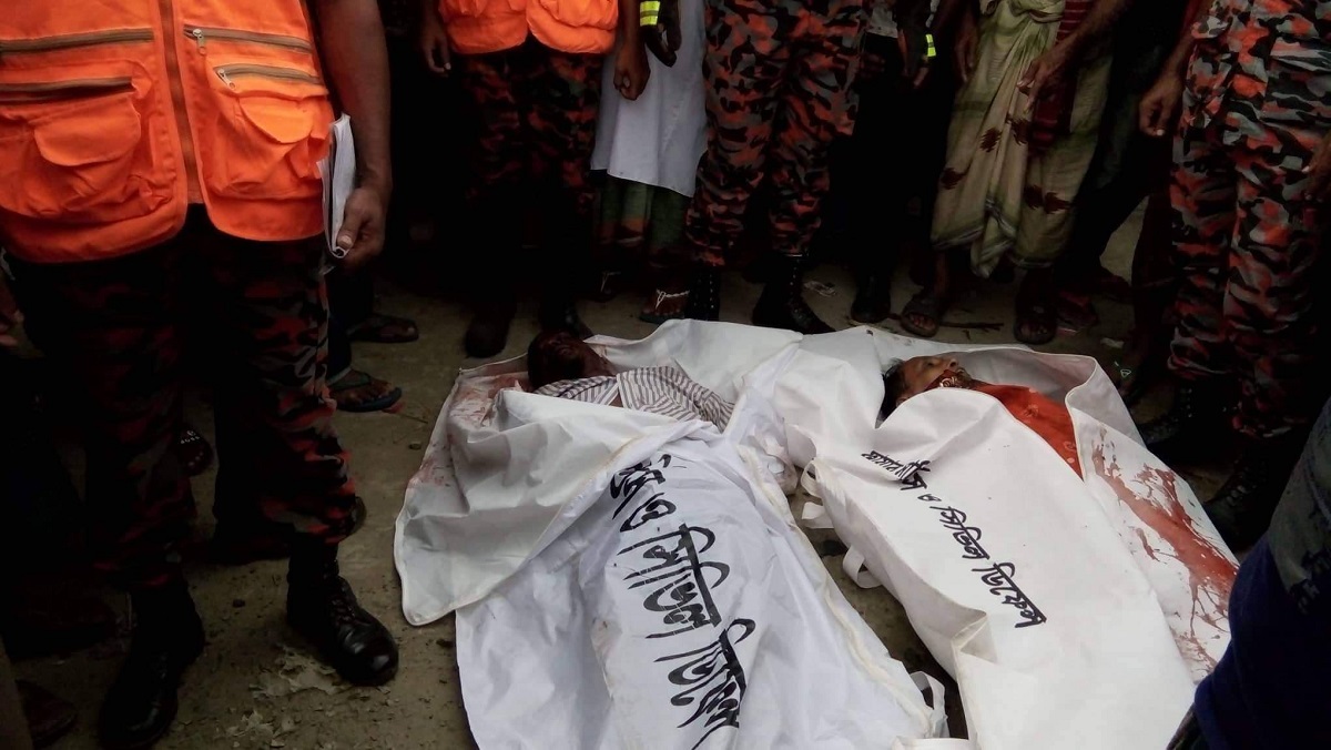 ট্রাক চাপায় মোটর সাইকেল ও ভ্যান চালক নিহত