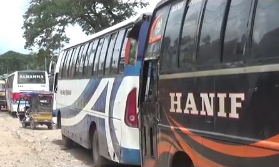 গাইবান্ধা-ঢাকা রুটে দিবা-নৈশ কোচ চলাচল বন্ধ, ভোগান্তি চরমে