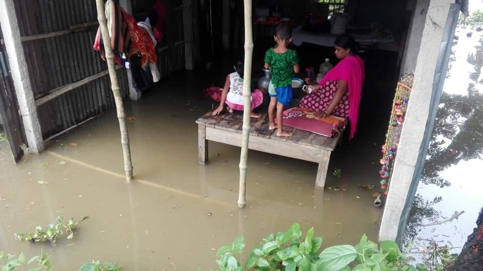 গাইবান্ধায় পানিবন্দী মানুষ, বিপর্যস্ত সড়ক ও ট্রেন যোগাযোগ ব্যবস্থা