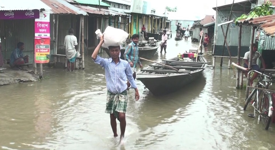গাইবান্ধায় পানিবন্দি ৩ লাখ মানুষ