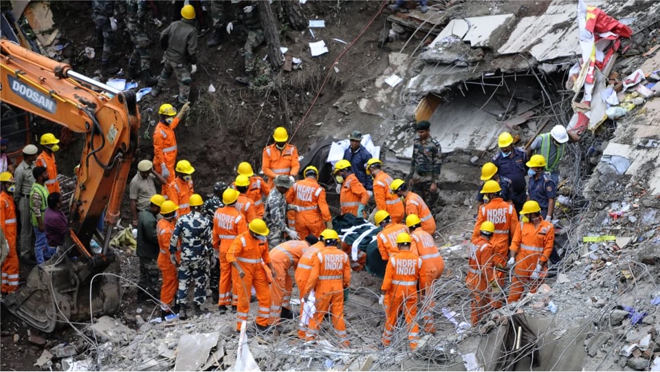 ভারতে ভবন ধসে ১৩ সেনাসদস্য নিহত
