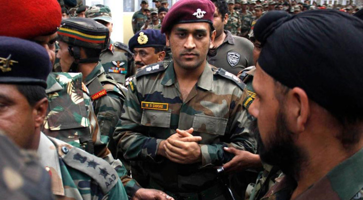 ১৫ দিন কাশ্মীরে সেনাদের সাথে টহল ডিউটি করবেন লে. কর্নেল ধোনি