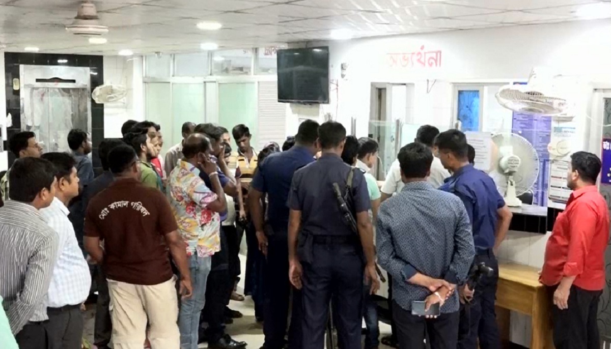 ডেঙ্গু পরীক্ষায় অতিরিক্ত ফি নেয়ায় ৪ প্রতিষ্ঠানকে জরিমানা