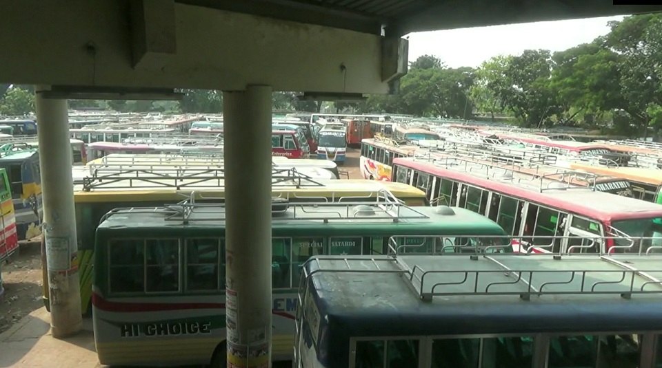 ১৯ দিন ধরে খুলনা-বরিশালের বাস চলাচল বন্ধ
