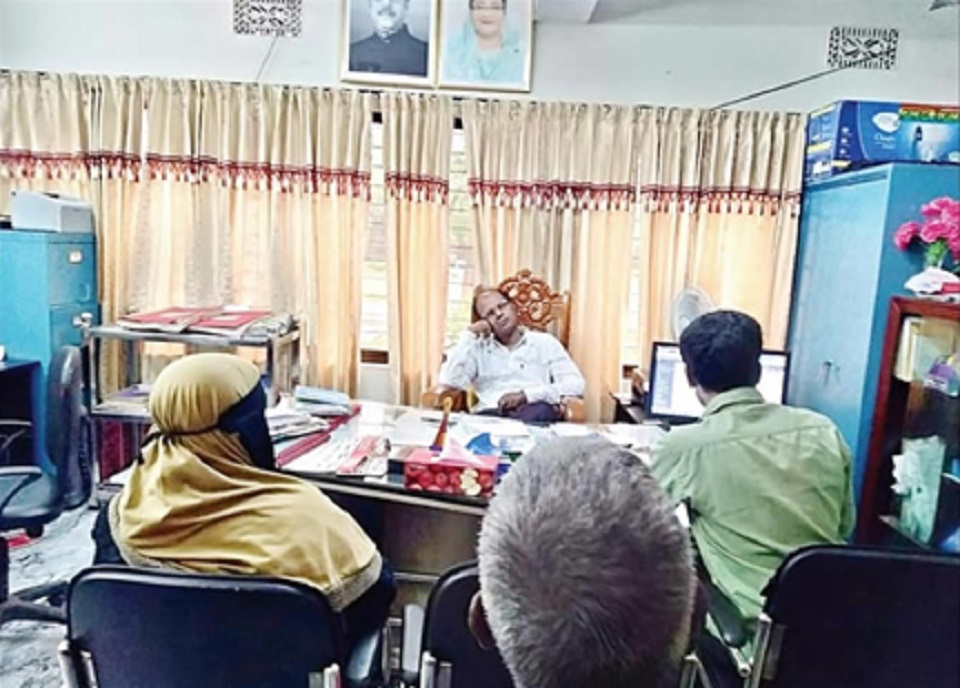 ‘স্যার ঘুমাচ্ছেন, এখন ডাকা যাবে না’