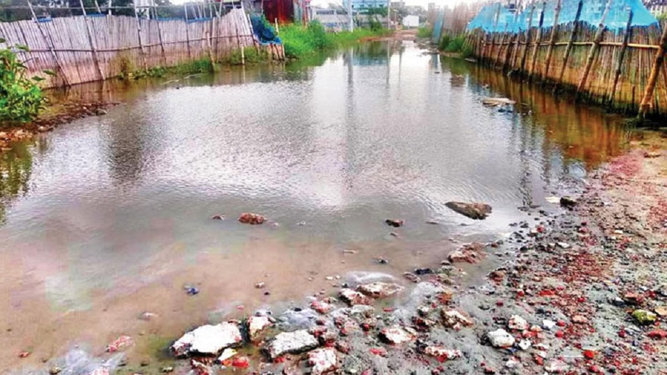 ডিএসসিসি ৬৬ নম্বর ওয়ার্ড: বেহাল সড়কে ভোগান্তি চরমে